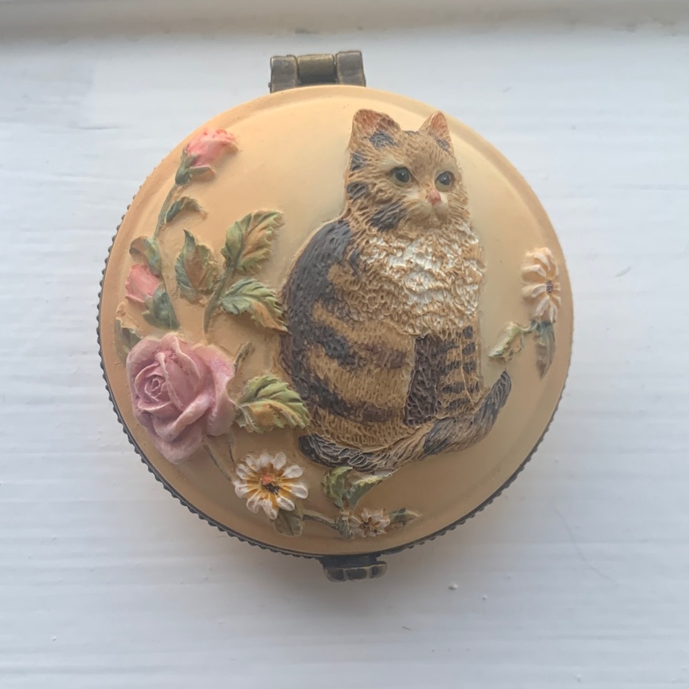 📌 RARE Vintage Cat Trinket Box with Cat Floral Design Compact
